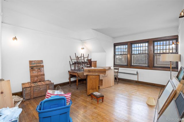 2475 Iroquois Street, Detroit, MI 48214