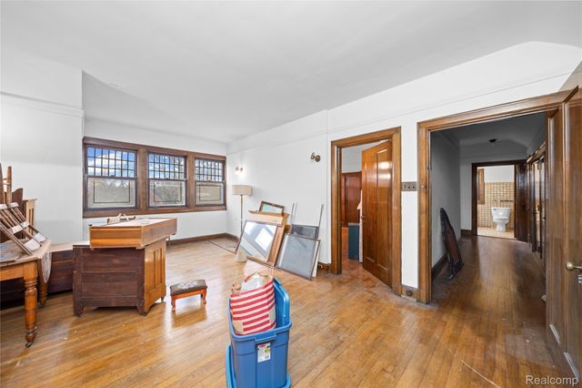 2475 Iroquois Street, Detroit, MI 48214