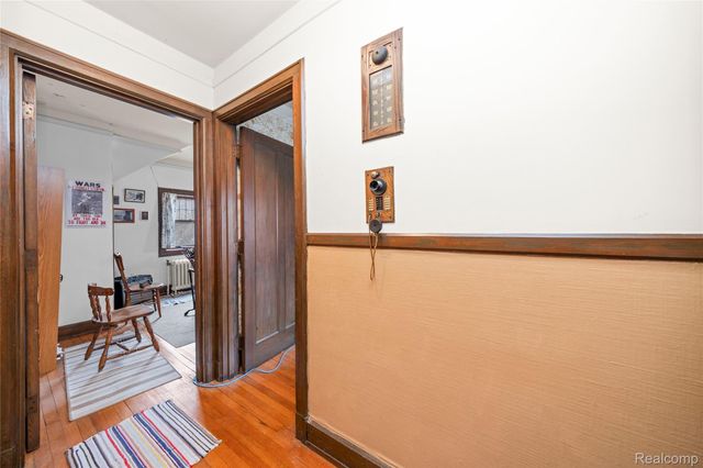 2475 Iroquois Street, Detroit, MI 48214