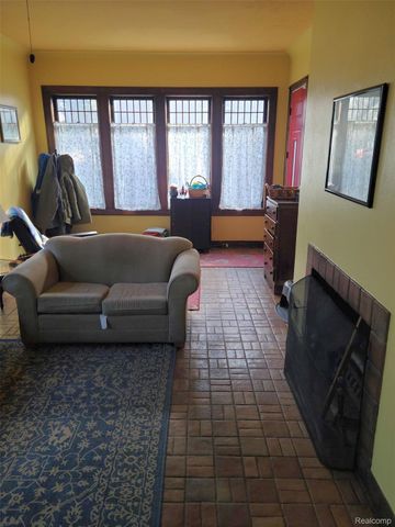 2475 Iroquois Street, Detroit, MI 48214