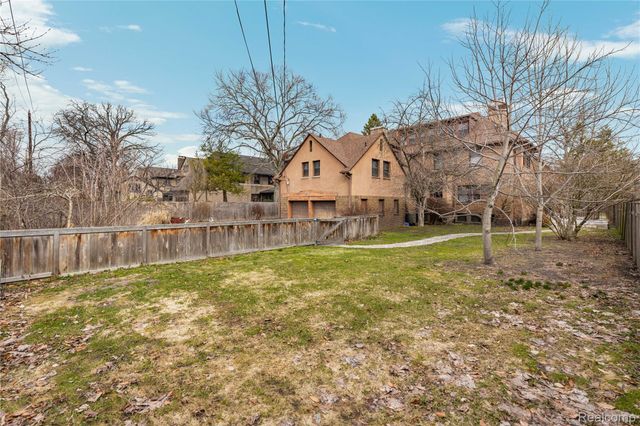 2475 Iroquois Street, Detroit, MI 48214