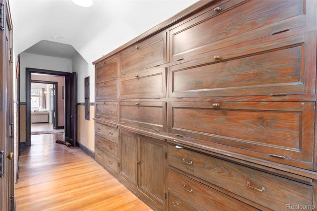 2475 Iroquois Street, Detroit, MI 48214