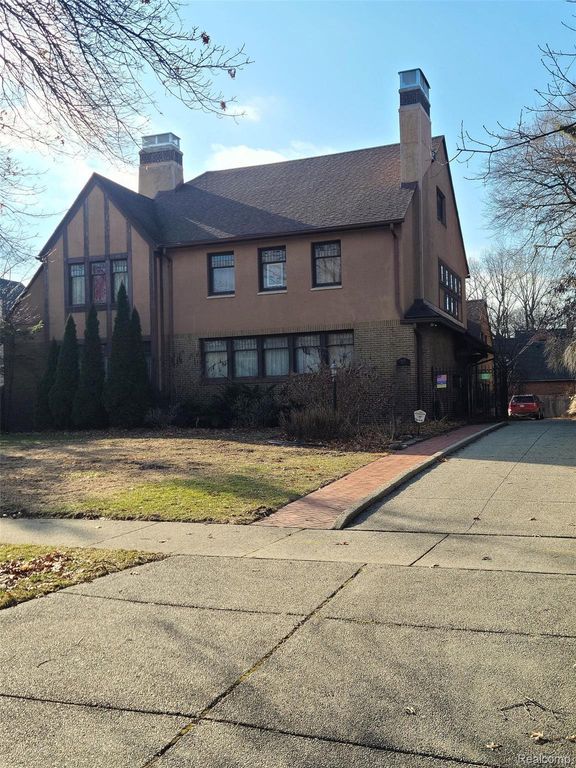 2475 Iroquois Street, Detroit, MI 48214