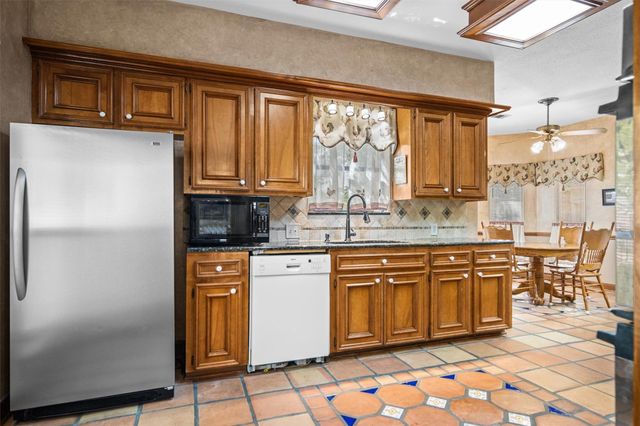 215 Enchanted Estates Drive, Crockett, TX 75835