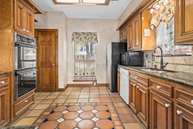 215 Enchanted Estates Drive, Crockett, TX 75835