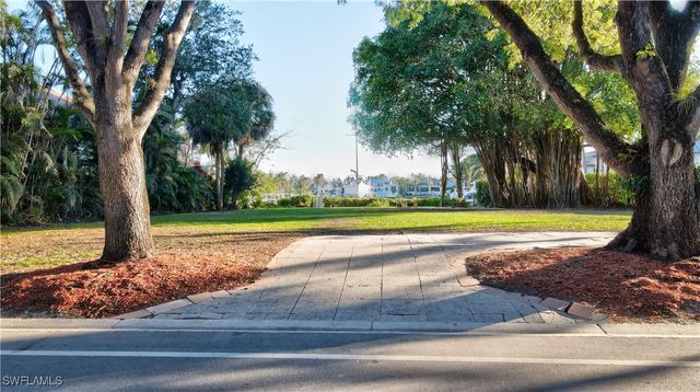 442 18th AVE S, Naples, FL 34102