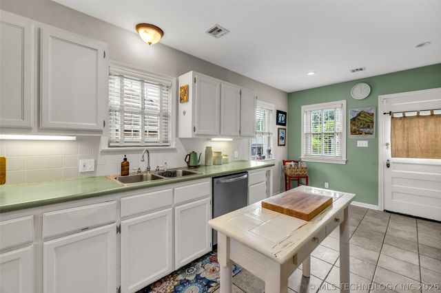 2711 E 14th Street, Tulsa, OK 74104