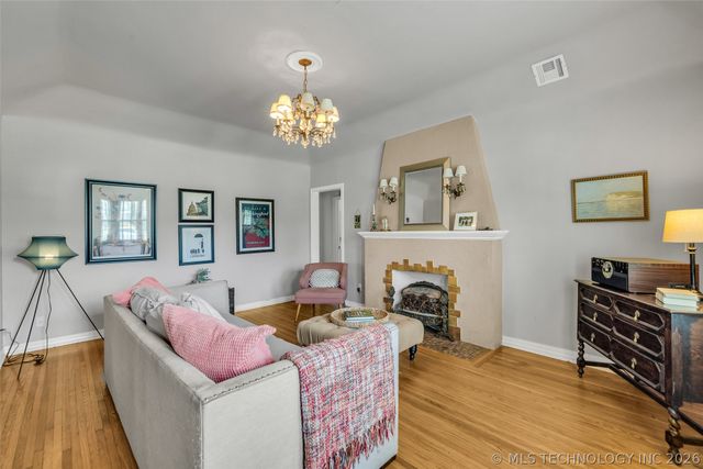 2711 E 14th Street, Tulsa, OK 74104