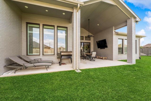 410 Arctic Warbler Court, Magnolia, TX 77354