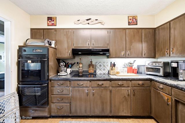 11350 Bearcamp Rd, Louisville, KY 40272