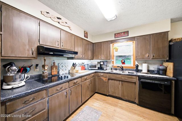 11350 Bearcamp Rd, Louisville, KY 40272