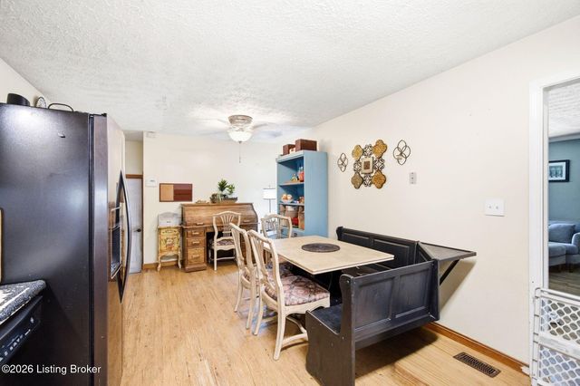 11350 Bearcamp Rd, Louisville, KY 40272