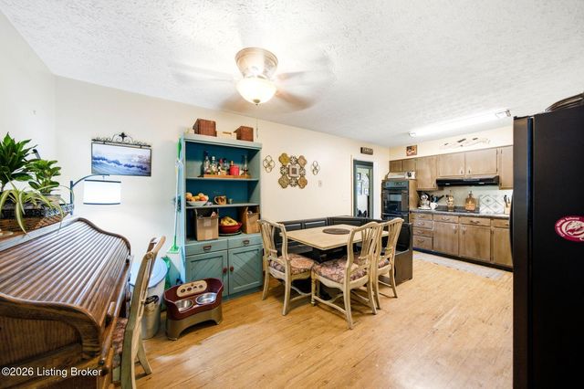 11350 Bearcamp Rd, Louisville, KY 40272