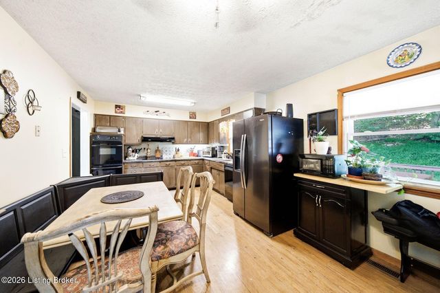 11350 Bearcamp Rd, Louisville, KY 40272
