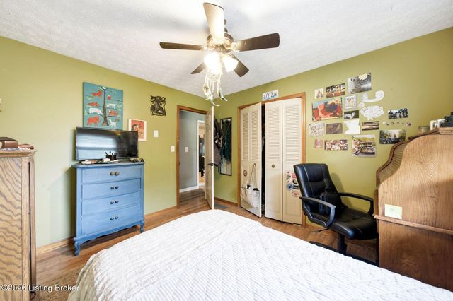 11350 Bearcamp Rd, Louisville, KY 40272
