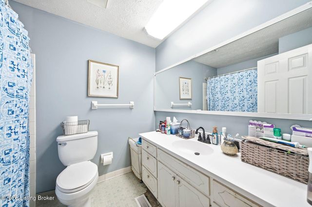 11350 Bearcamp Rd, Louisville, KY 40272