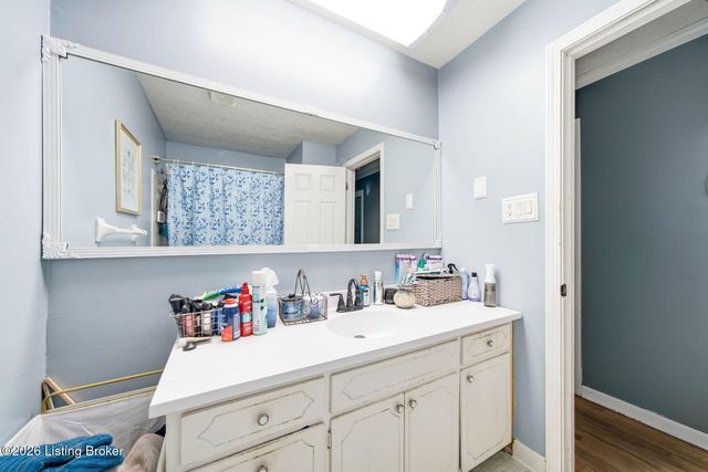 11350 Bearcamp Rd, Louisville, KY 40272