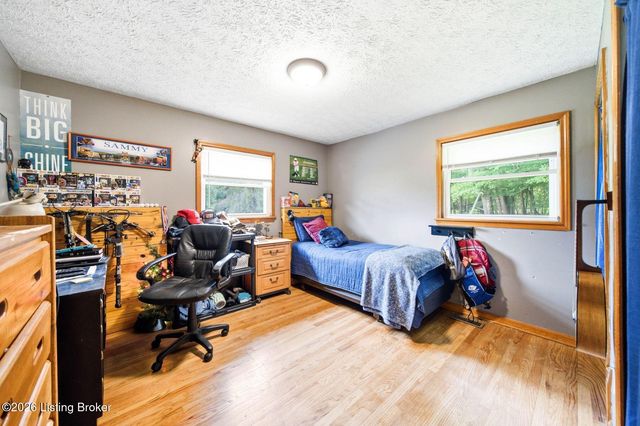 11350 Bearcamp Rd, Louisville, KY 40272