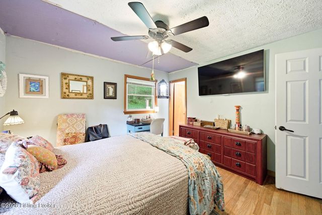 11350 Bearcamp Rd, Louisville, KY 40272