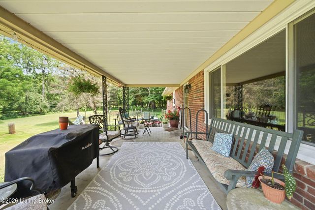 11350 Bearcamp Rd, Louisville, KY 40272
