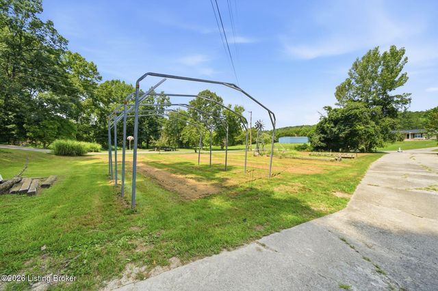 11350 Bearcamp Rd, Louisville, KY 40272