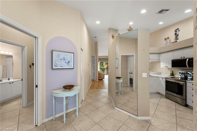 1240 Sarah Jean CIR M205, Naples, FL 34110