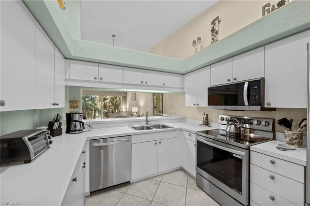 1240 Sarah Jean CIR M205, Naples, FL 34110