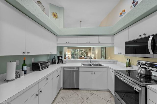 1240 Sarah Jean CIR M205, Naples, FL 34110