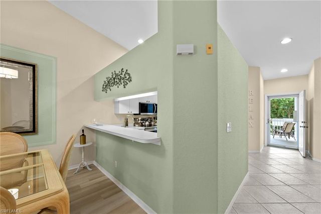 1240 Sarah Jean CIR M205, Naples, FL 34110