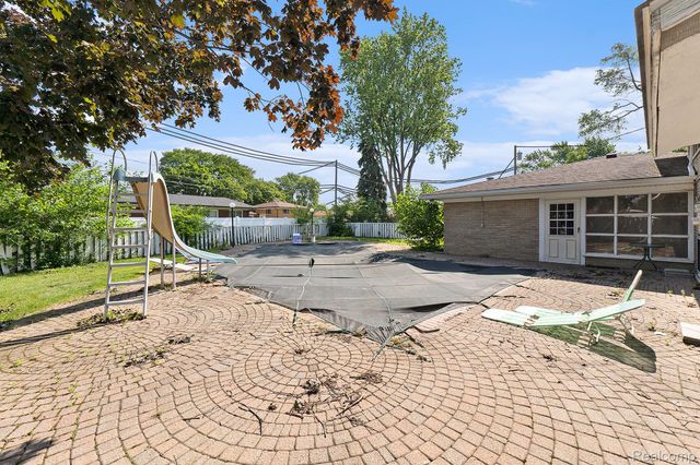 29242 Lorraine Court, Warren, MI 48093