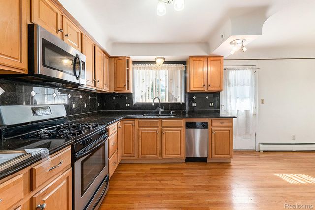 29242 Lorraine Court, Warren, MI 48093