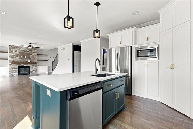 2333 SW Old Port Road, Lee's Summit, MO 64082