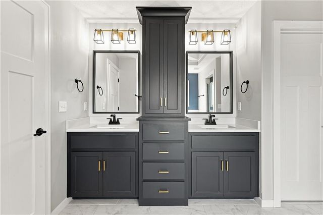 2333 SW Old Port Road, Lee's Summit, MO 64082