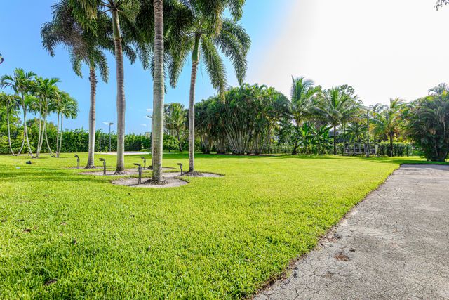 875 NW 120th Avenue, Plantation, FL 33325