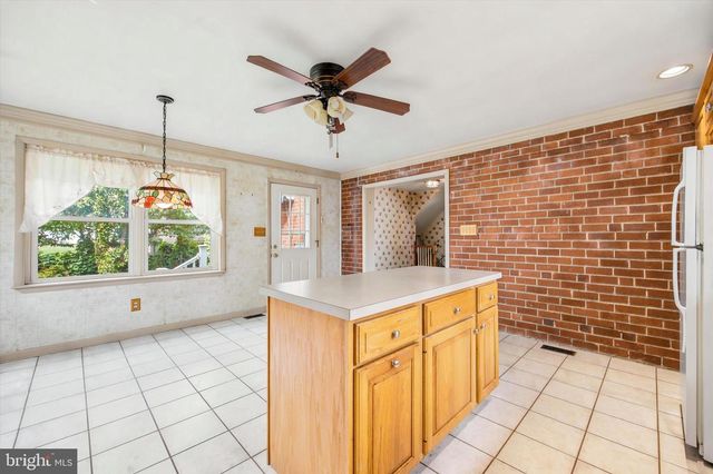 2916 LARKSPUR LN, Secane, PA 19018