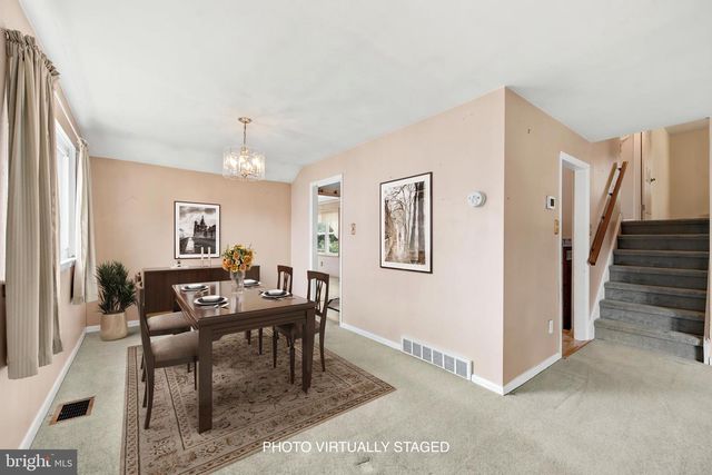 2916 LARKSPUR LN, Secane, PA 19018
