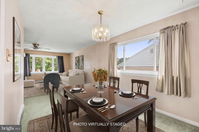 2916 LARKSPUR LN, Secane, PA 19018