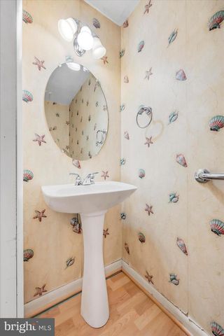 2916 LARKSPUR LN, Secane, PA 19018