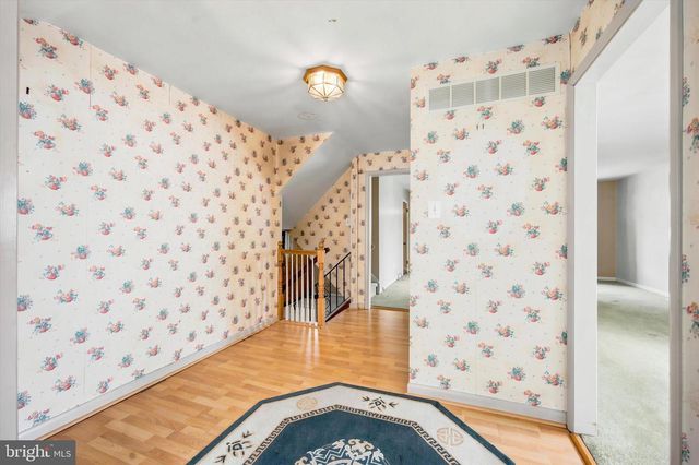 2916 LARKSPUR LN, Secane, PA 19018
