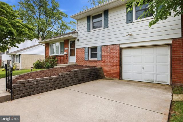 2916 LARKSPUR LN, Secane, PA 19018