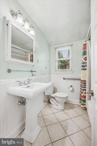 2916 LARKSPUR LN, Secane, PA 19018