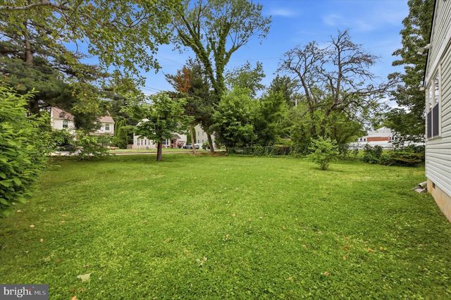 2916 LARKSPUR LN, Secane, PA 19018