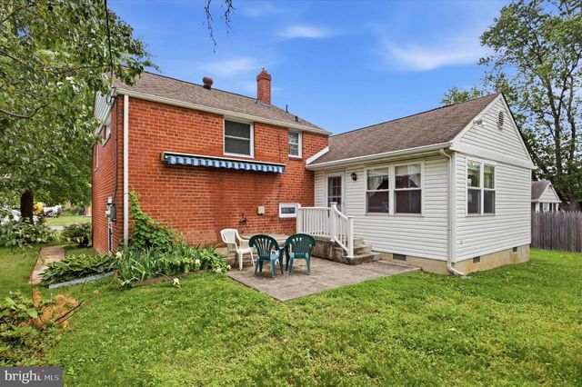2916 LARKSPUR LN, Secane, PA 19018