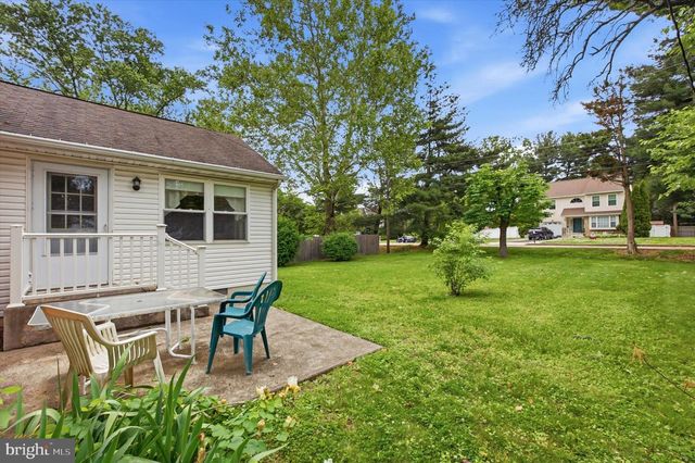 2916 LARKSPUR LN, Secane, PA 19018