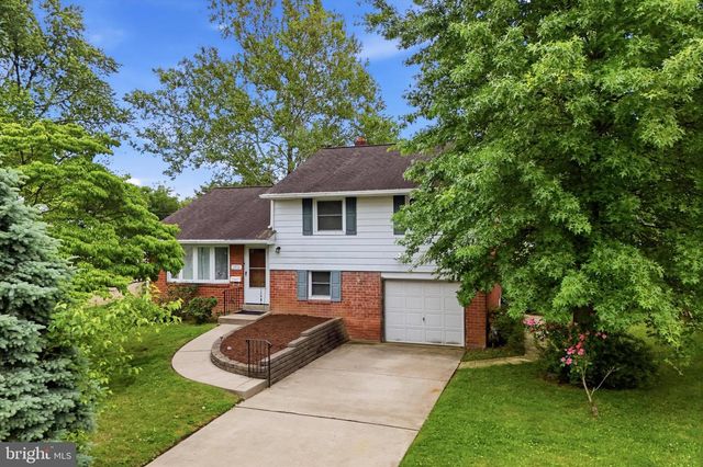 2916 LARKSPUR LN, Secane, PA 19018