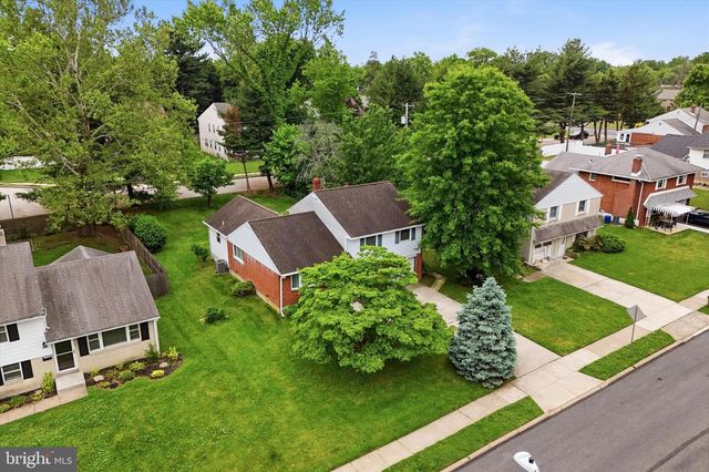 2916 LARKSPUR LN, Secane, PA 19018