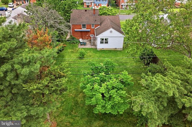 2916 LARKSPUR LN, Secane, PA 19018