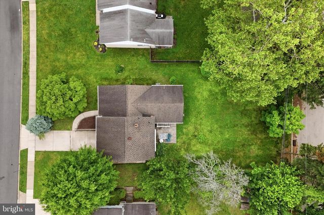 2916 LARKSPUR LN, Secane, PA 19018