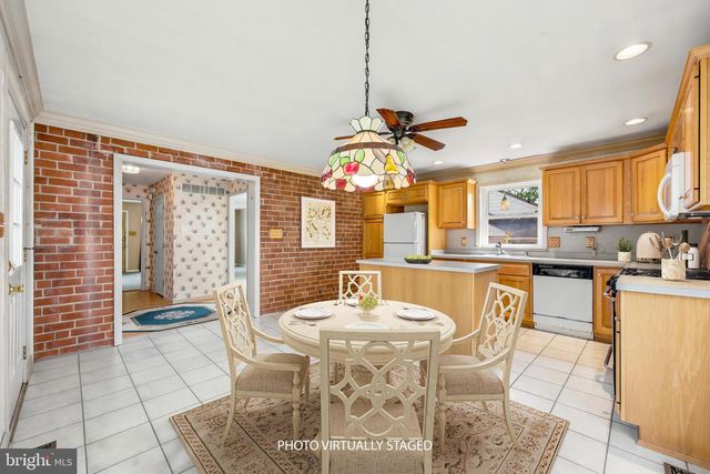 2916 LARKSPUR LN, Secane, PA 19018