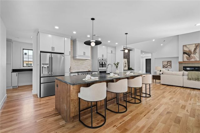 704 NW 7th Street, Bentonville, AR 72712